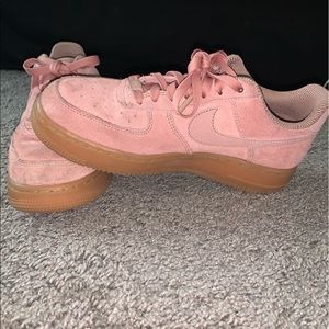 NIKE Air Force 1 Particle Pink Suede